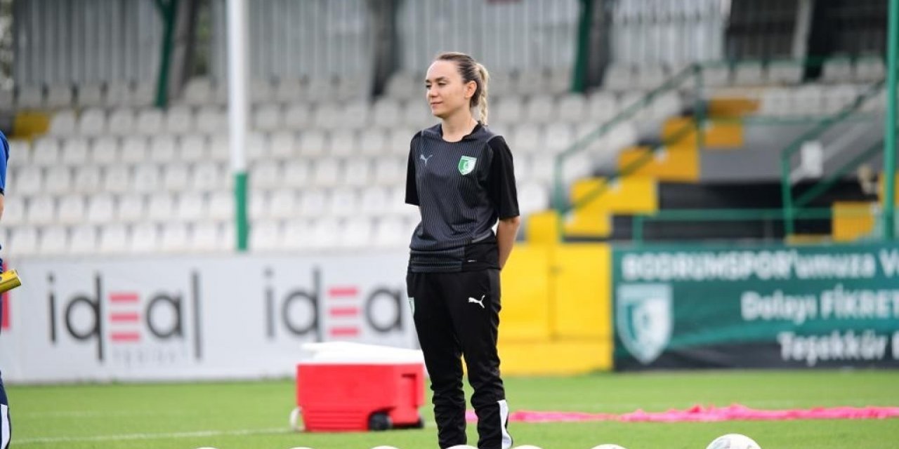 Kadın antrenör, futbola başladığı takımın başına geçti