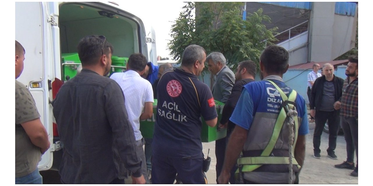 Çatıdan düşen inşaat işçisi hayatını kaybetti