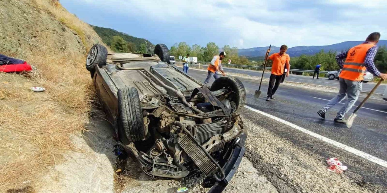 Takla atan otomobildeki 3 kişi yaralandı