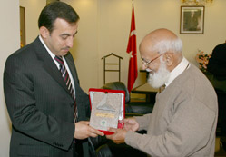 Pakistanlı yazardan ziyaret