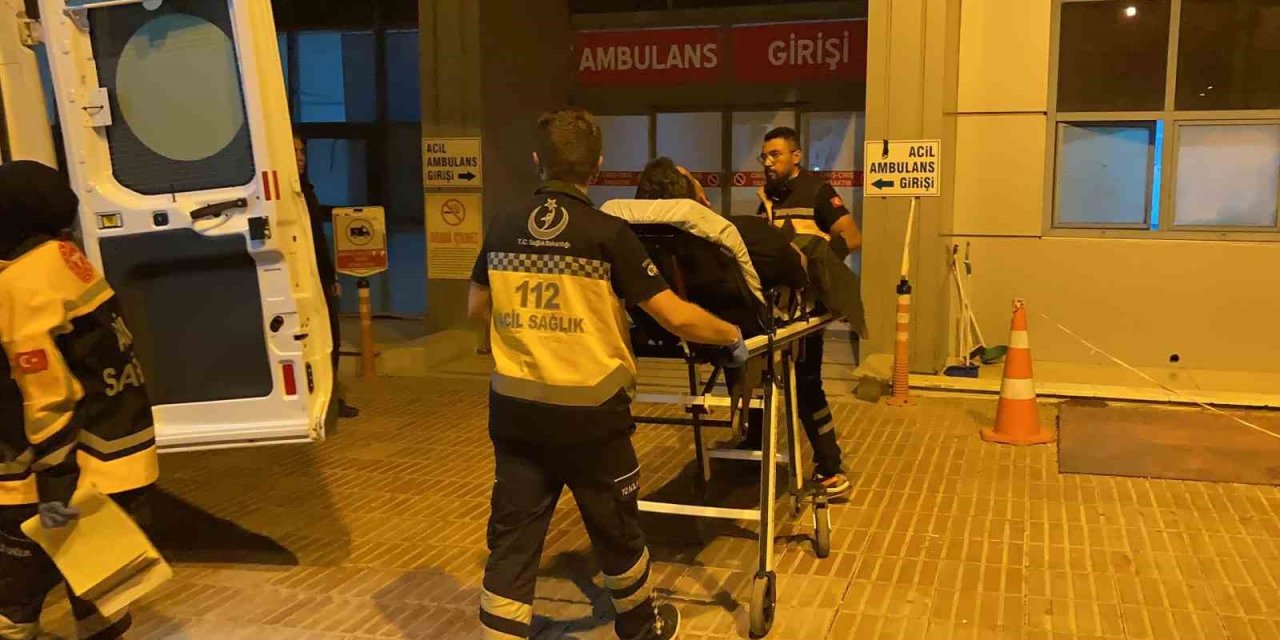 Eşine kızıp sinir krizi geçirince kendini bıçakladı