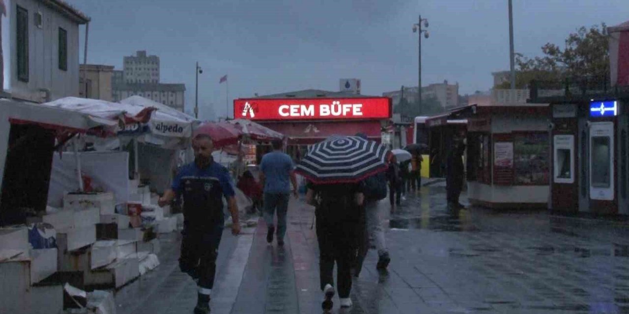 İstanbul Anadolu Yakası’nda sağanak yağış başladı