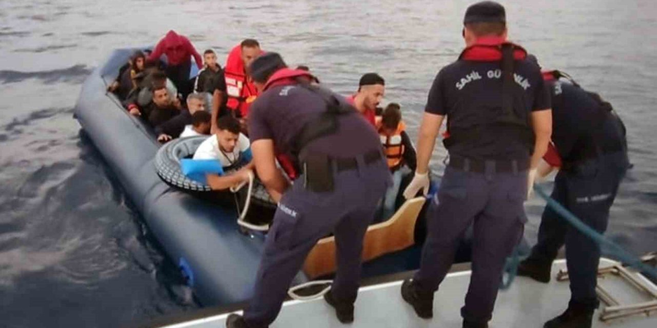 Datça’da 24 düzensiz göçmen kurtarıldı