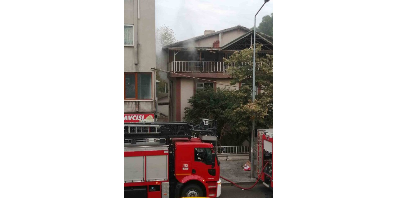 Eski öğretmenevi binasında yangın