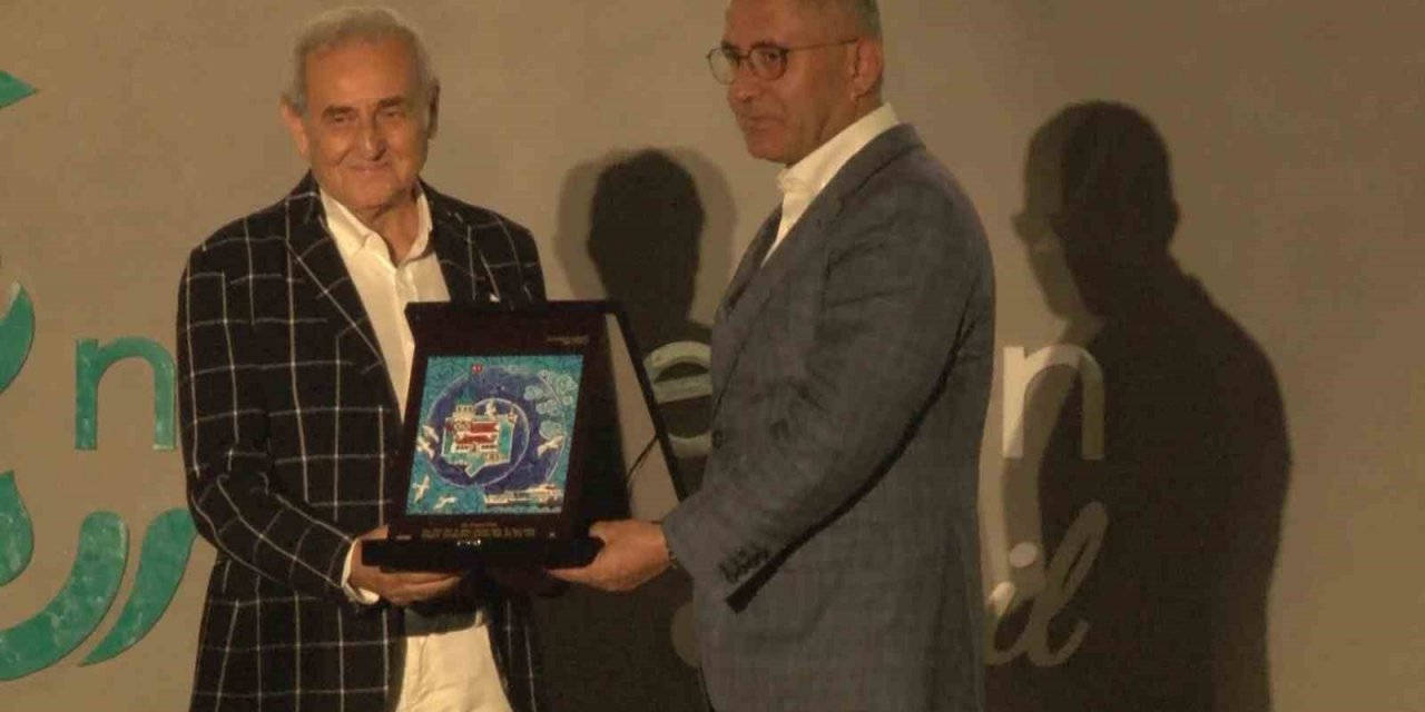 Ünlü Ressam Devrim Erbil Sergisi Üsküdar’da açıldı
