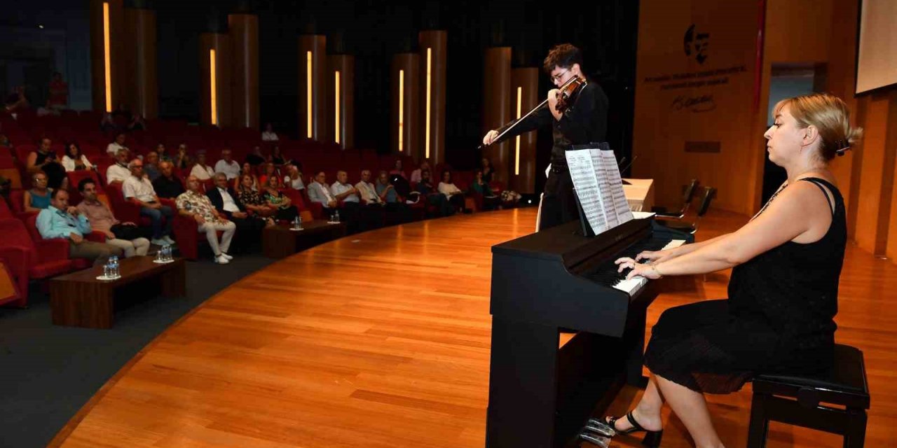 Kültür ve sanat seminer dizisinin ilki gerçekleşti