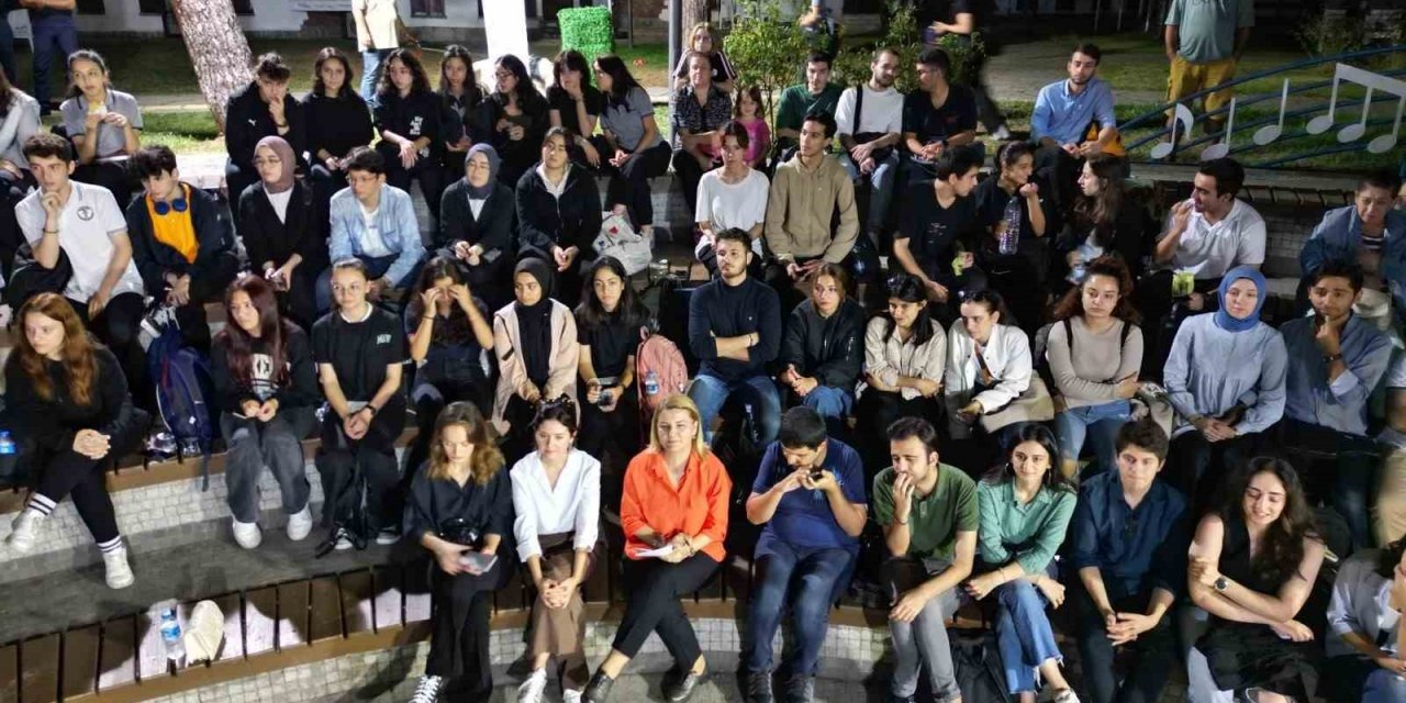 Gençler sordu, başkan cevapladı