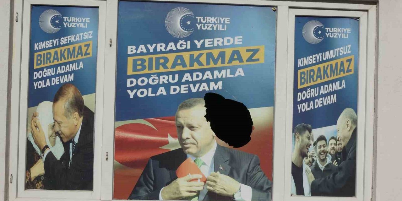 Çanakkale’de AK Parti’nin seçim irtibat ofisine taşlı saldırı