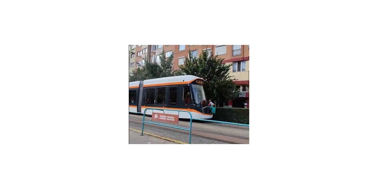 Çocukların tehlikeli yolculuğu kameralara yansıdı