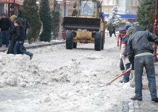Kulu'da kar temizliği