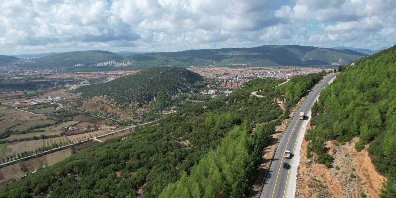 Büyükşehir 2023 yılında 797 kilometre yol çizgisi yaptı