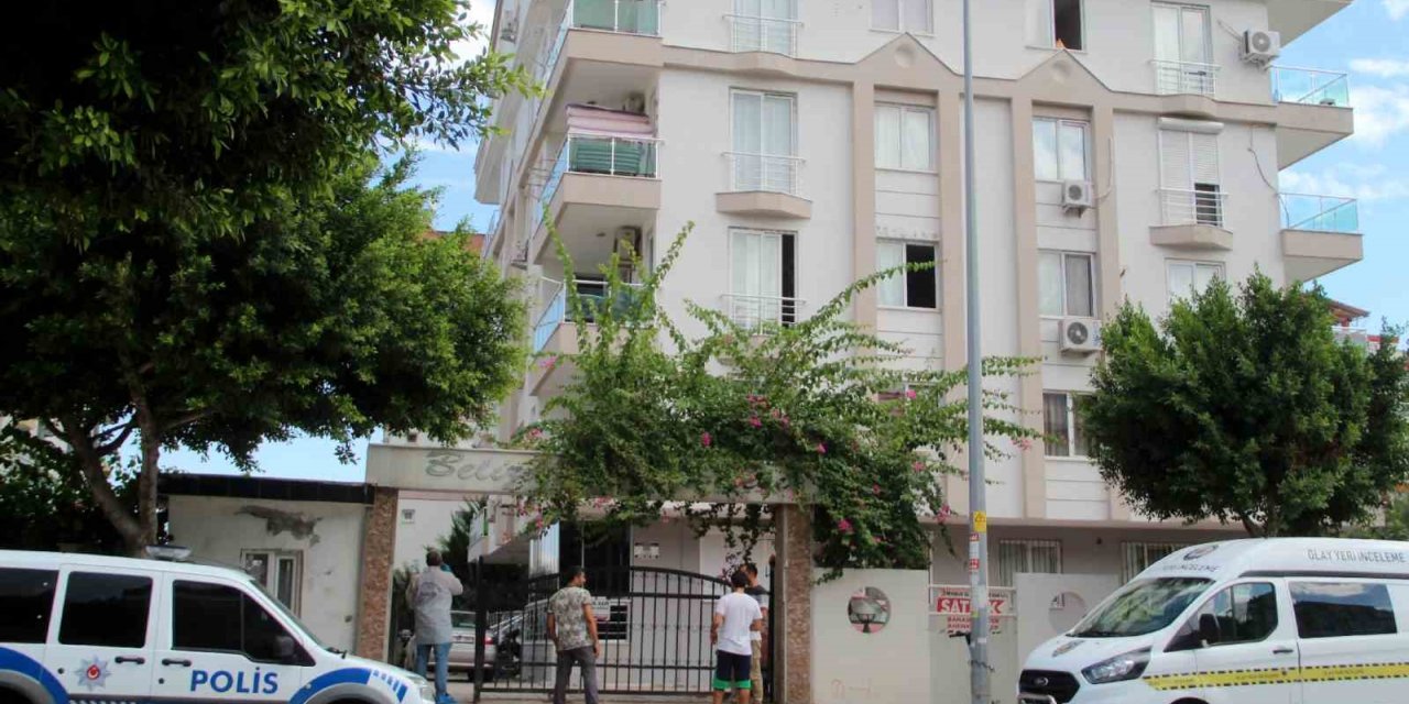 Kazakistan uyruklu 9 aylık hamile kadın evinde ölü bulundu