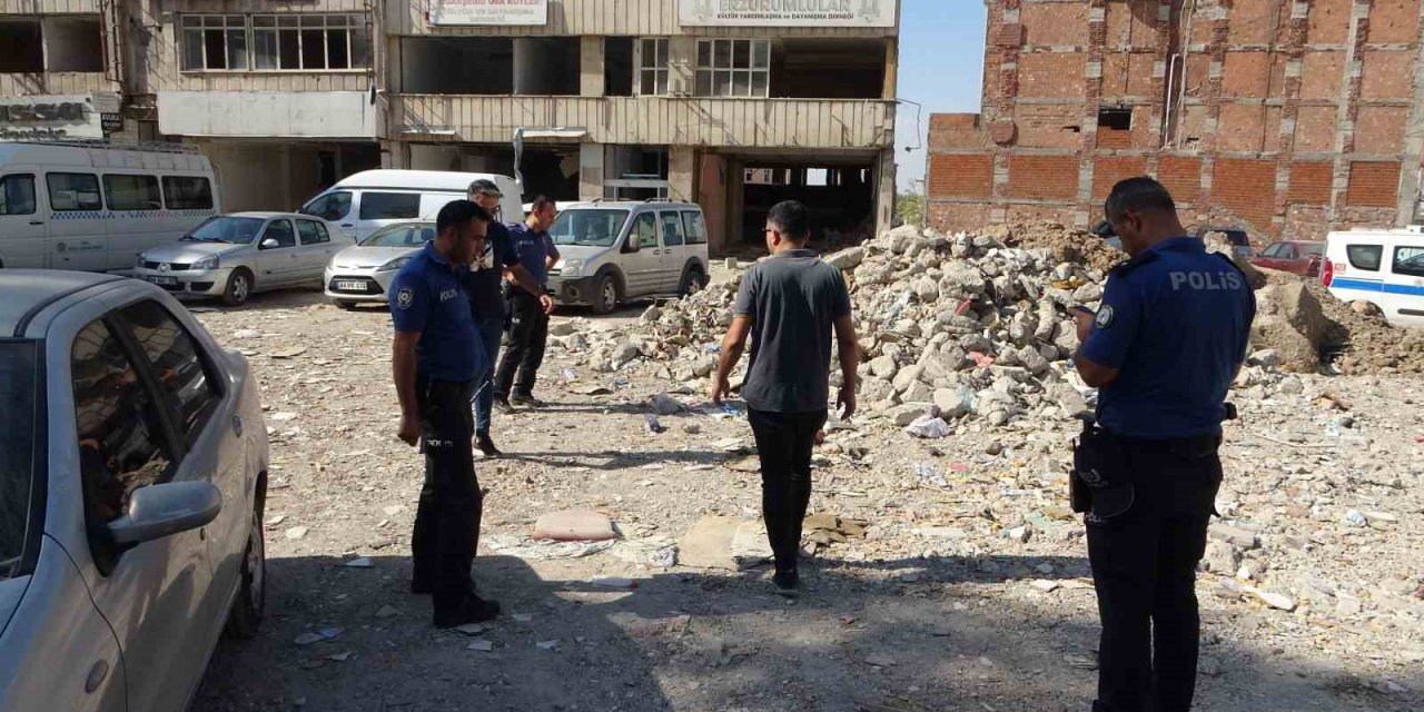 Molozların arasında kanlı saldırı: 1 yaralı