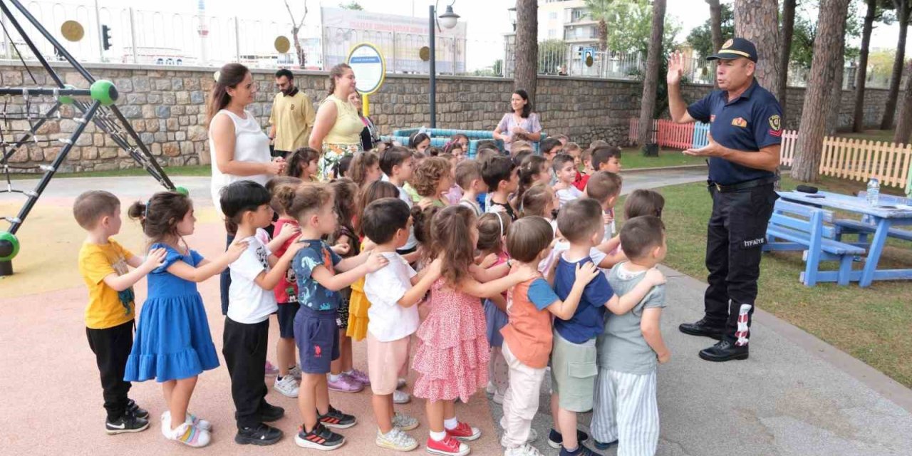 Aydın Büyükşehir Belediyesi, İtfaiyecilik Haftası’nda miniklere eğitim verdi