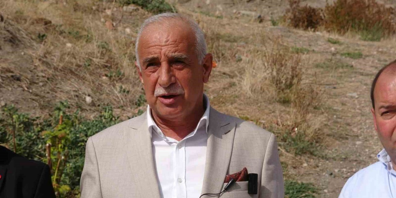 Başkan Gökrem, "Bir avuç toprağı ne yapabiliriz diye tartışıyoruz" dedi.