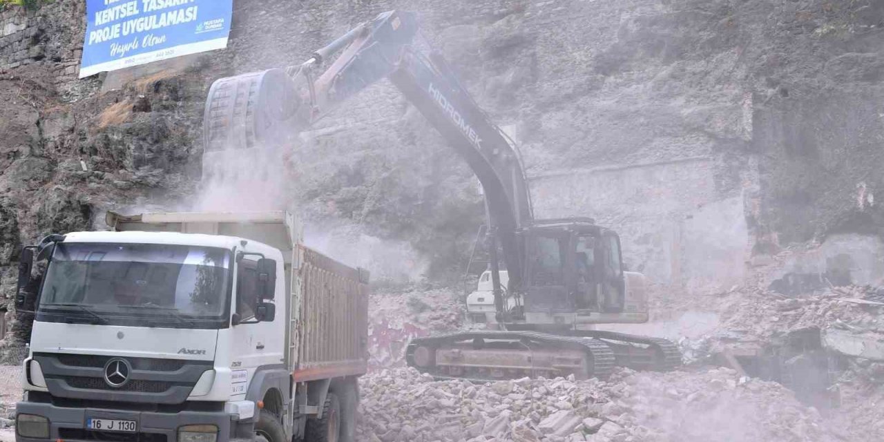 Osmangazi’den tarihi ortaya çıkartan yıkım