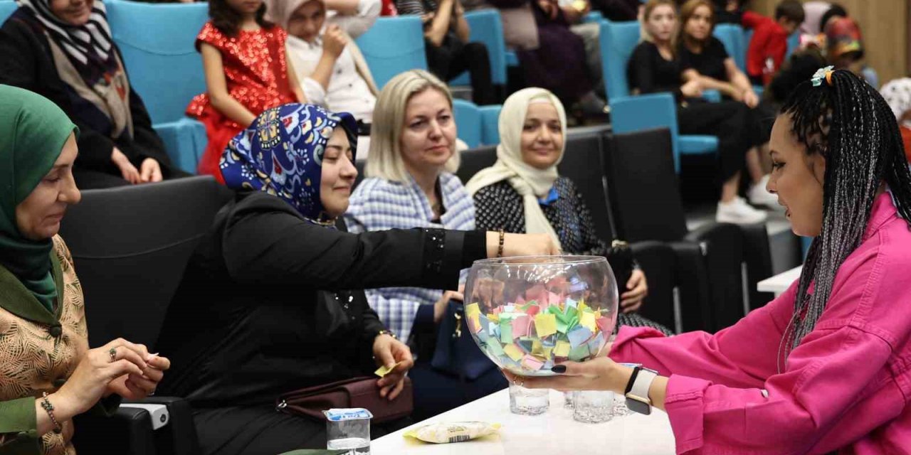 Kütahya Belediyesinden yöresel kına gecesi ve defile etkinliği