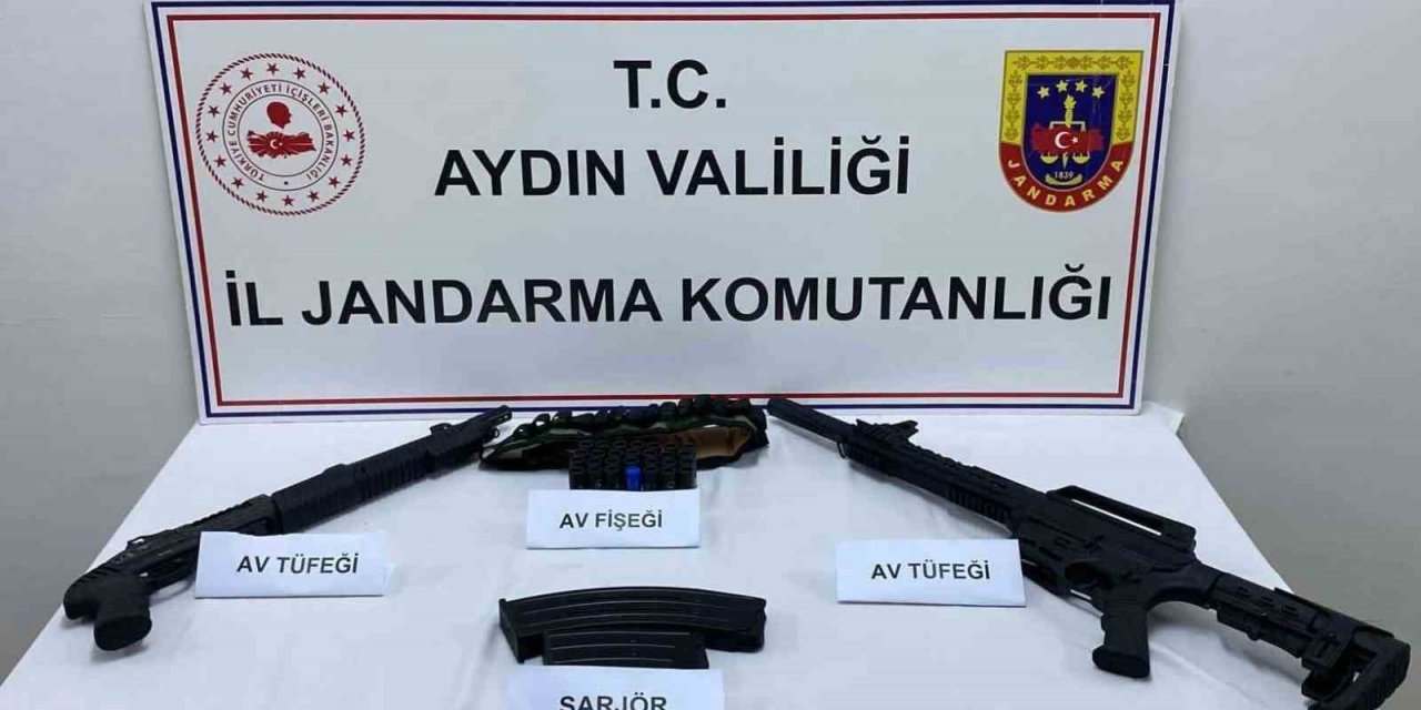 Ruhsatsız av tüfekleri ile yakalandı
