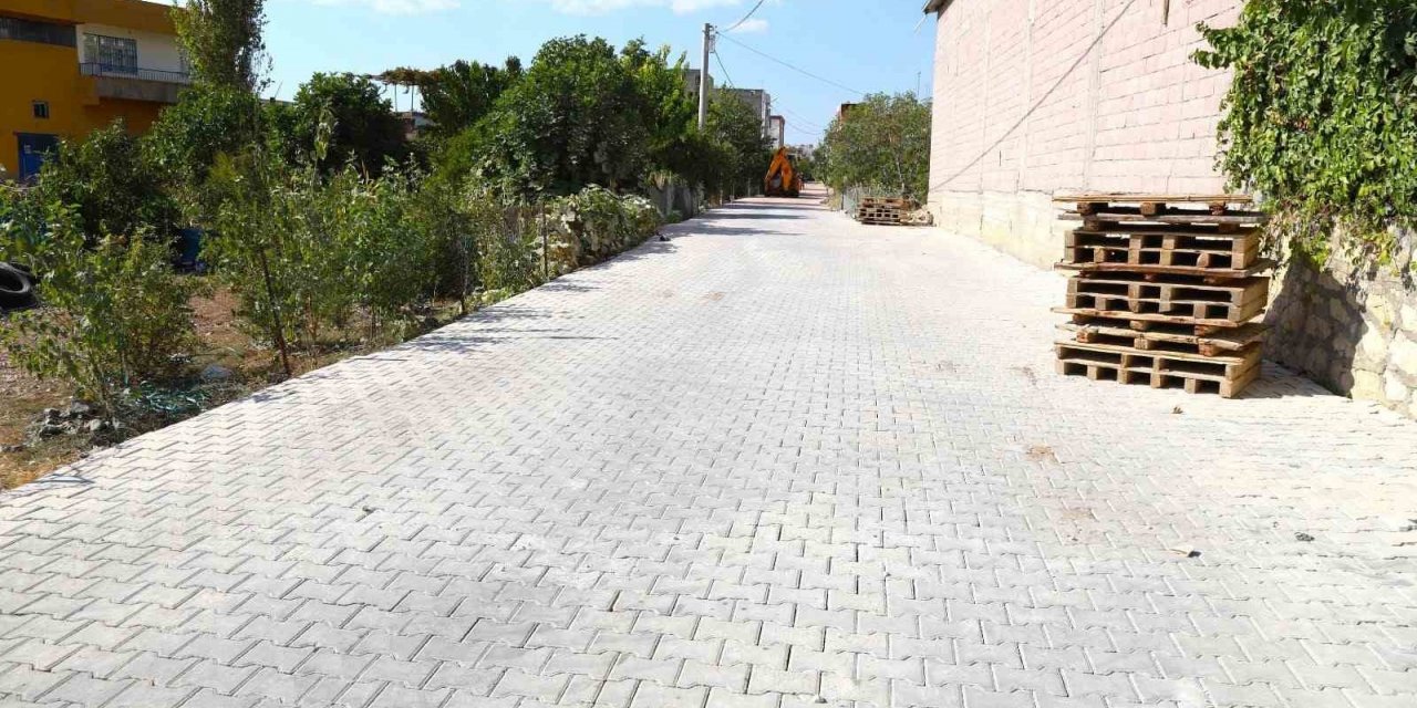 Ergani Belediyesi yol onarım çalışmalarına devam ediyor