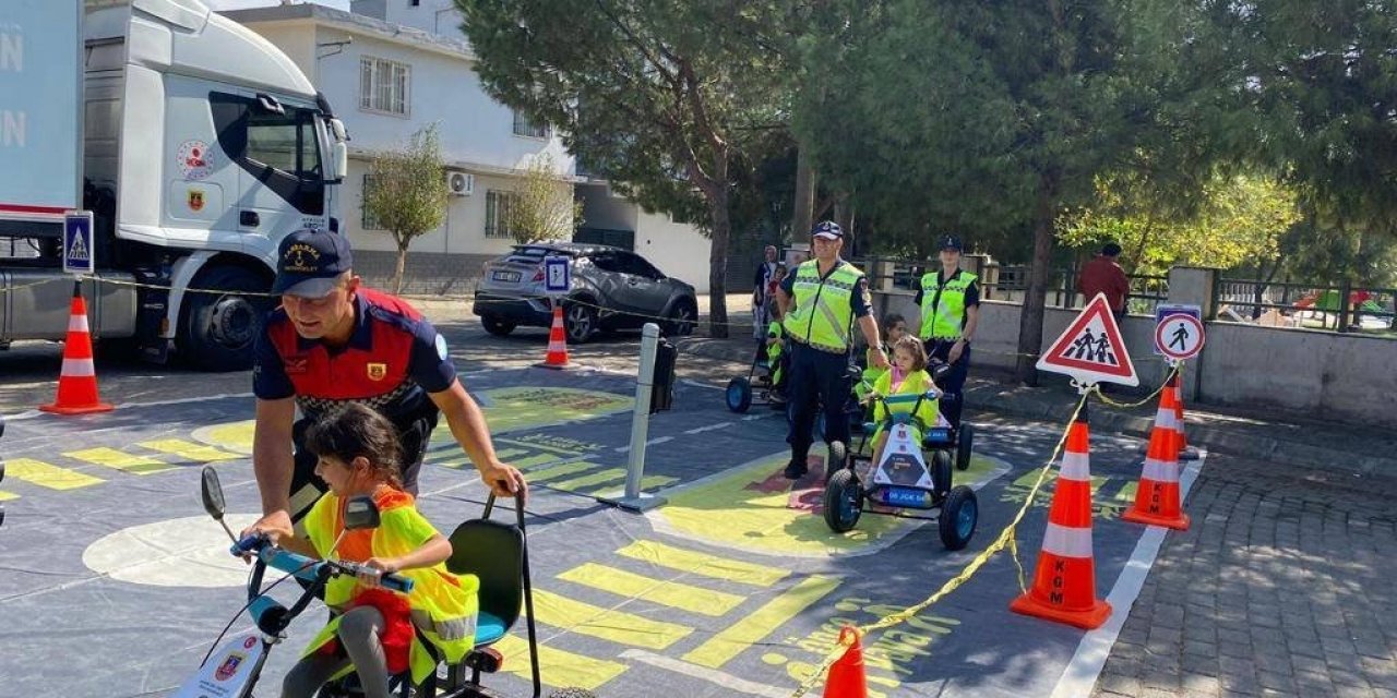 Kadıköy’de öğrencilere trafik eğitimi