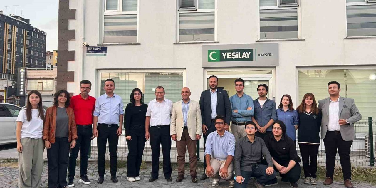 Lise öğrencileri, Yeşilay’da Parlamenter Tipi Münazara Projesi’ni anlattı