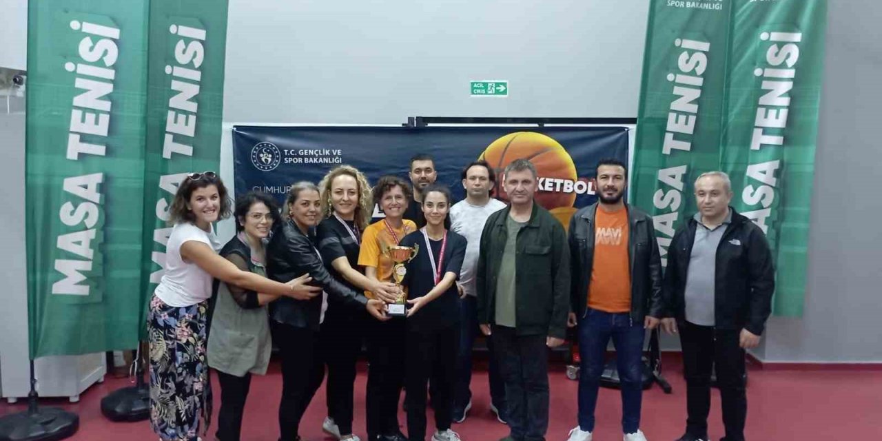 Masa tenisinde il şampiyonu oldular