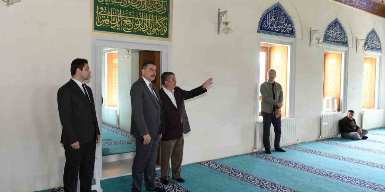 Vali Çiftçi’den Alvarlı Efe’nin kabrine ziyaret