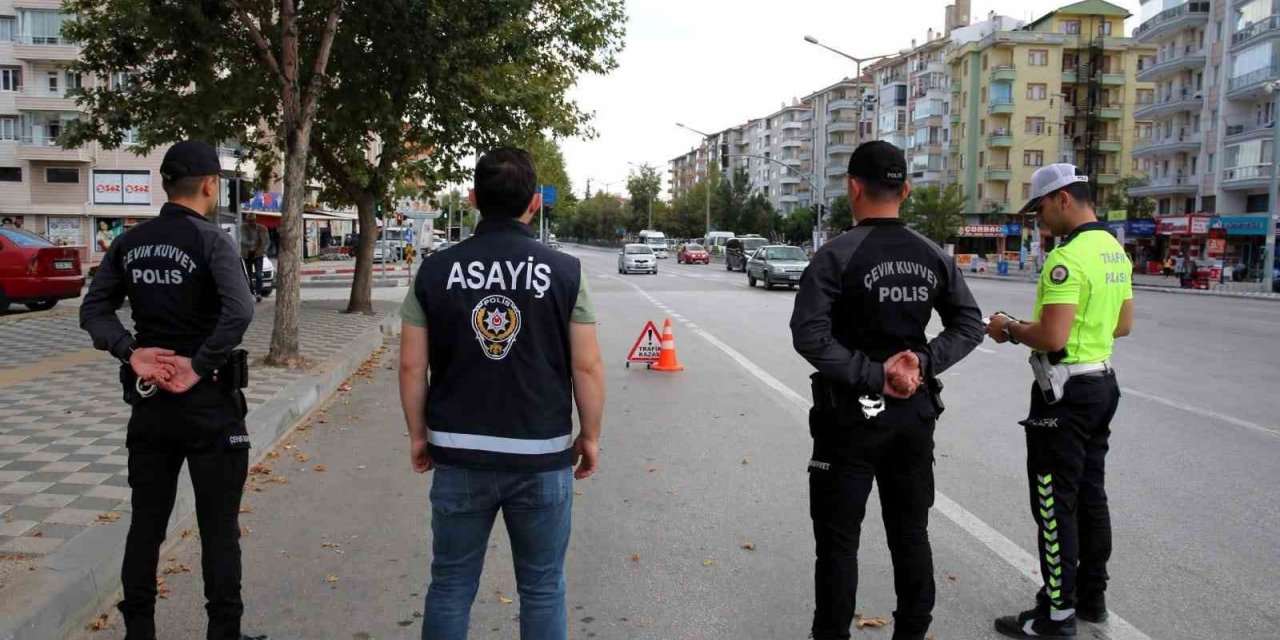 24 araç sürücüsüne 14 bin 862 TL para cezası kesildi