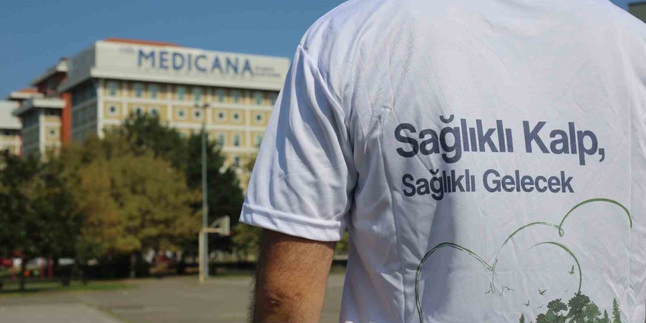 Hastane çalışanları kalp sağlığına dikkat çekmek için yürüdü