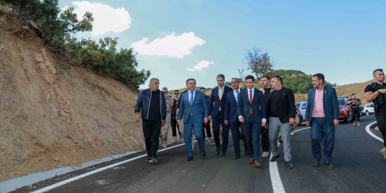 Yol çalışmalarını inceleyen Vali Usta: ’’İnsanımız her türlü hizmetin en iyisine layık’’