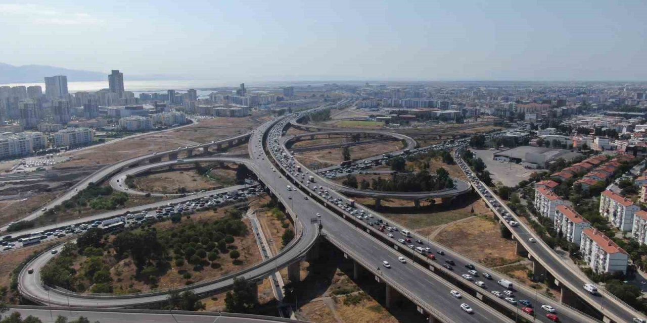 İzmir’de kilometrelerce TEKNOFEST kuyruğu