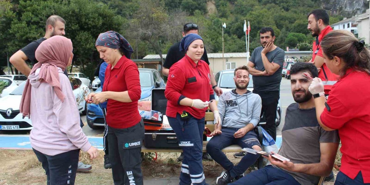 UMKE ekiplerinden gerçeği aratmayan tatbikat