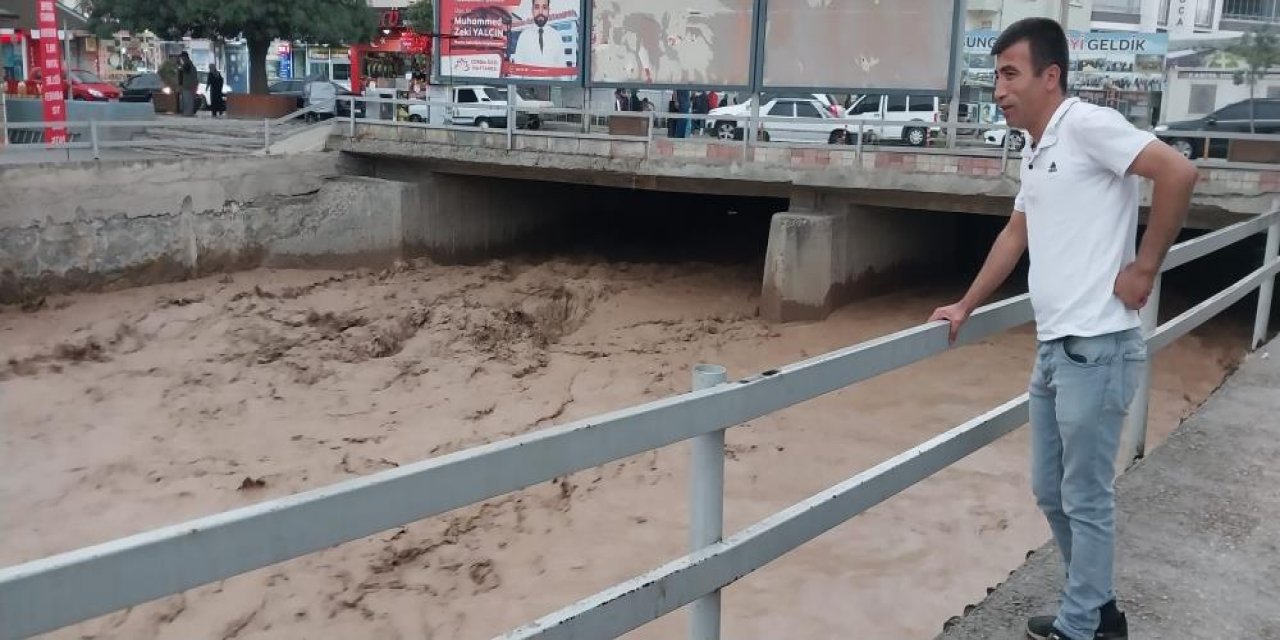 Çorum'da selin geliş anı görüntülendi