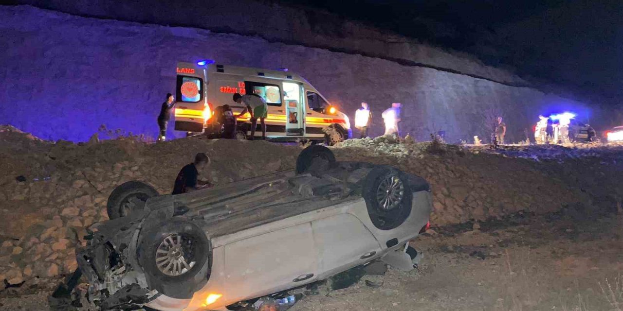 Otomobil şarampole devrildi: 3 yaralı