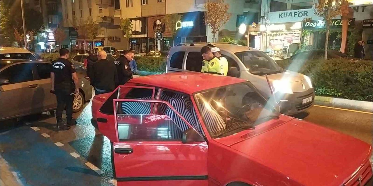 Park halindeki otomobilden tüfek ele geçirildi: 5 gözaltı