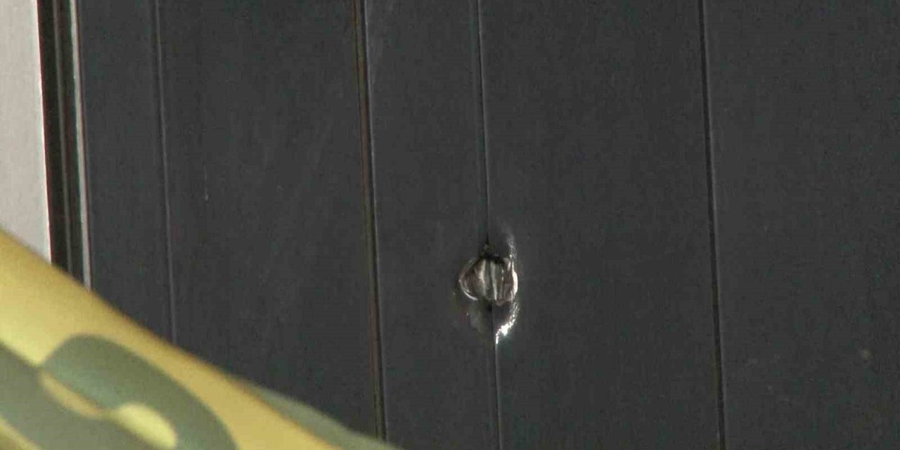 Maltepe’de kafeye silahlı saldırı güvenlik kameralarına yansıdı