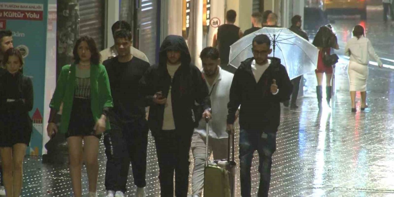 İstanbul güne yağmurla uyandı