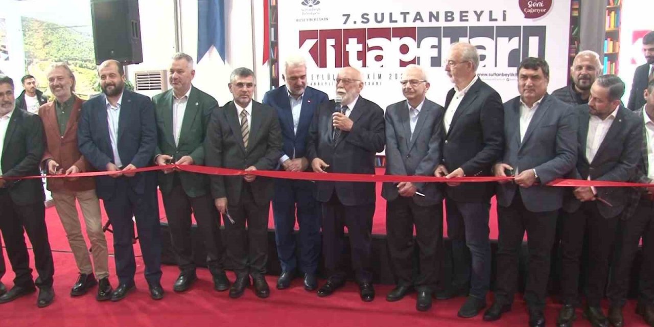 Sultanbeyli 7’nci Kitap Fuarı kitapseverlerin yoğun katılımıyla başladı