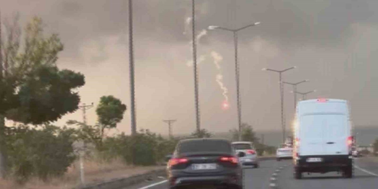 Denizin üzerine düşen işaret fişeği paniğe neden oldu