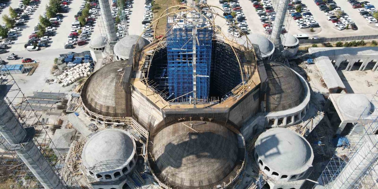 Uludağ Üniversitesi’ndeki devasa caminin kaba inşaatı bitiyor