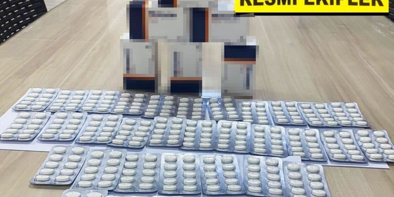 Osmaniye’de durdurulan 2 şüphelinin üzerinden 350 uyuşturucu hap çıktı