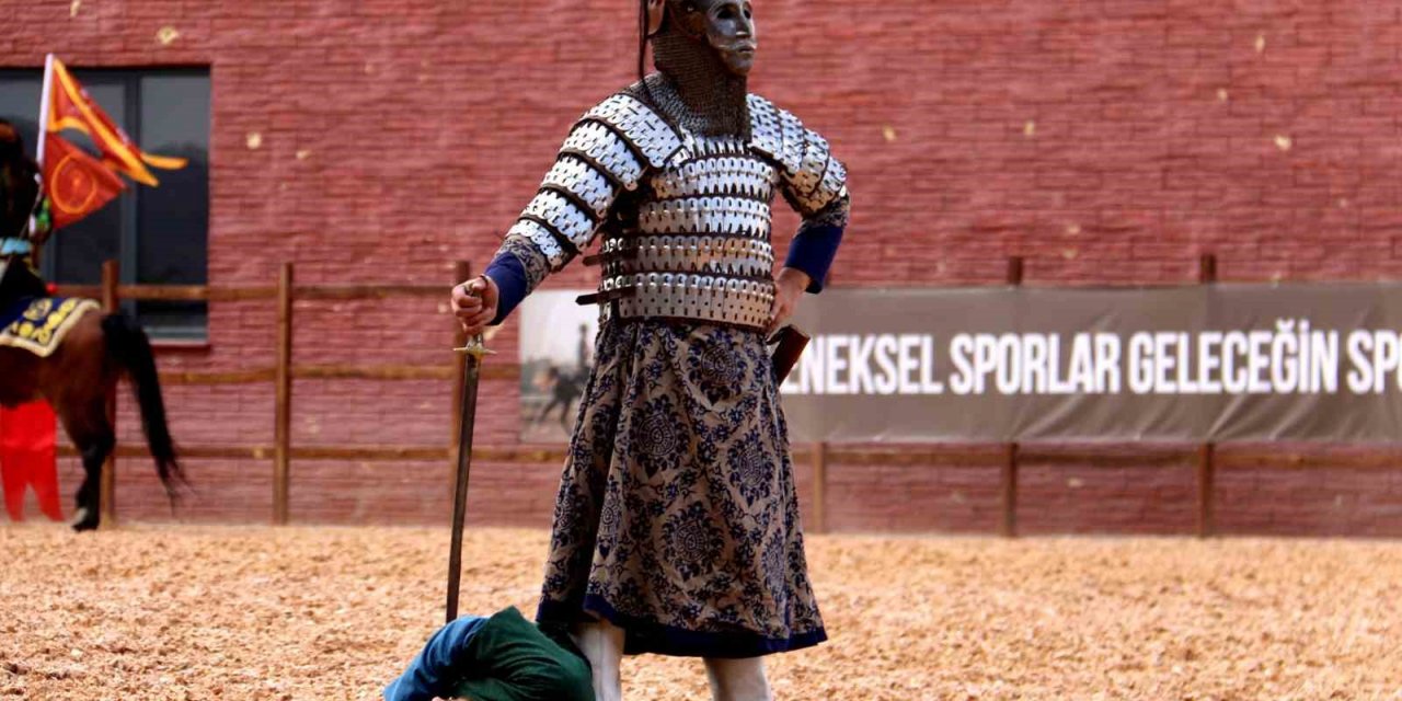 Sivas’ta kılıç kalkan sesleri yankılandı