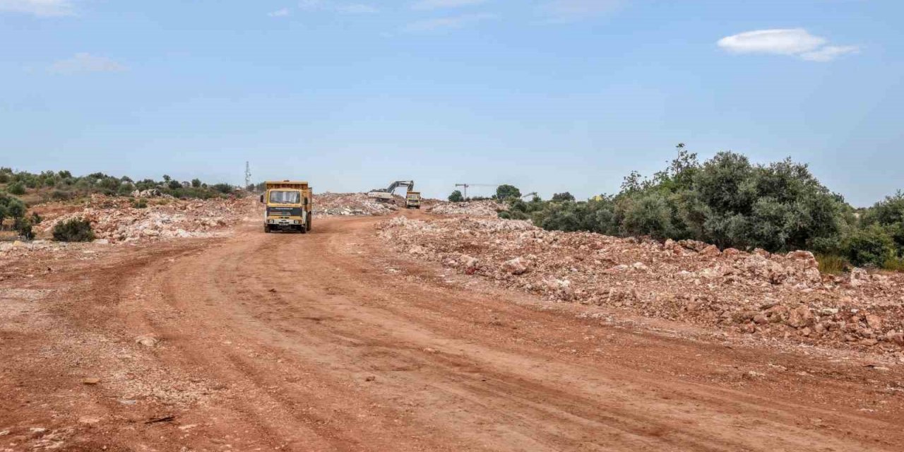 Kepez Masa Dağı’nın 60 metrelik ana arter yolunu açıyor