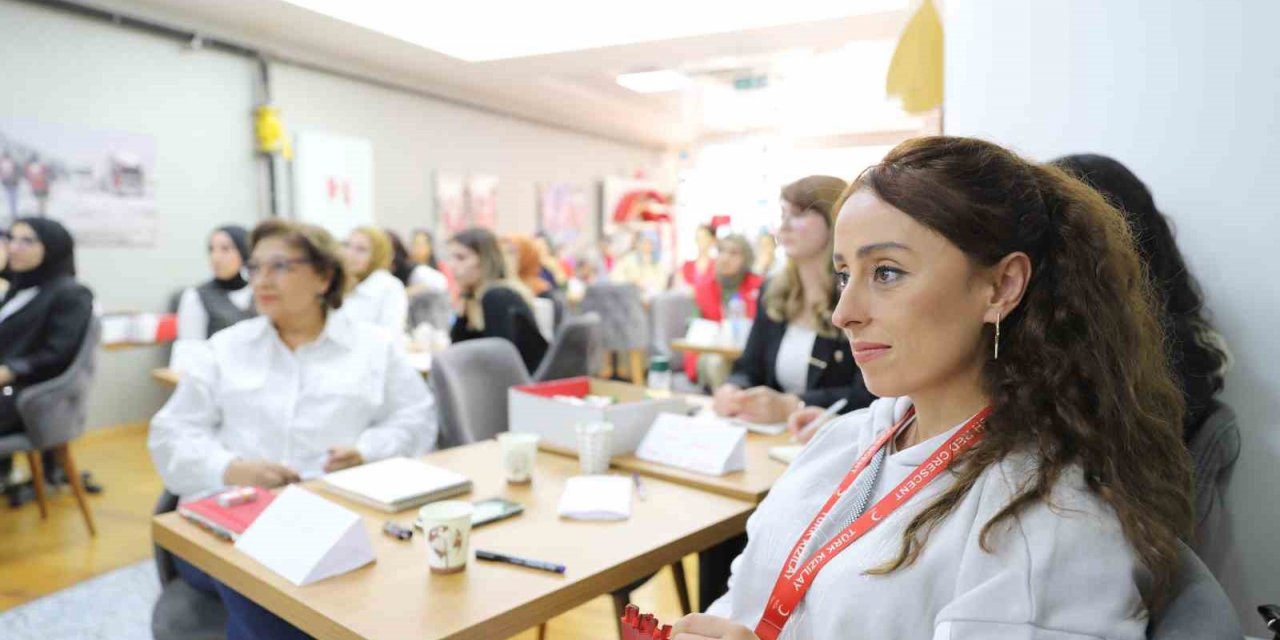 Kızılay gönüllüsü kadınlar “sağlık elçisi” oluyor