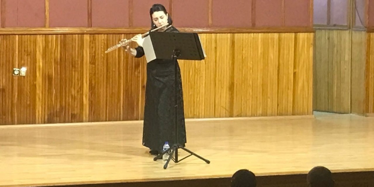Öğr. Görevlisi Uğurlu’nun ‘Solo Flüt Resitali’ beğeni aldı