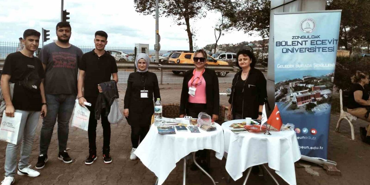 ZBEÜ öğrencilerini karşılıyor