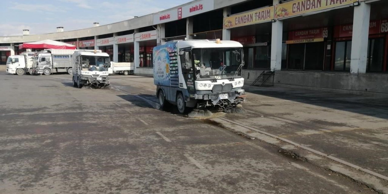Büyükşehir Hal Kompleksi’nde detaylı temizlik, her yer pırıl pırıl