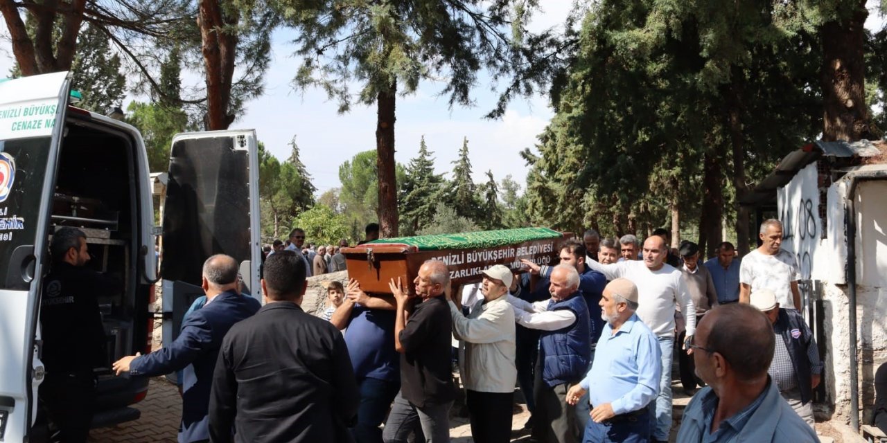 Kanada’da doğumdan 3 gün sonra ölen genç avukat son yolculuğuna uğurlandı