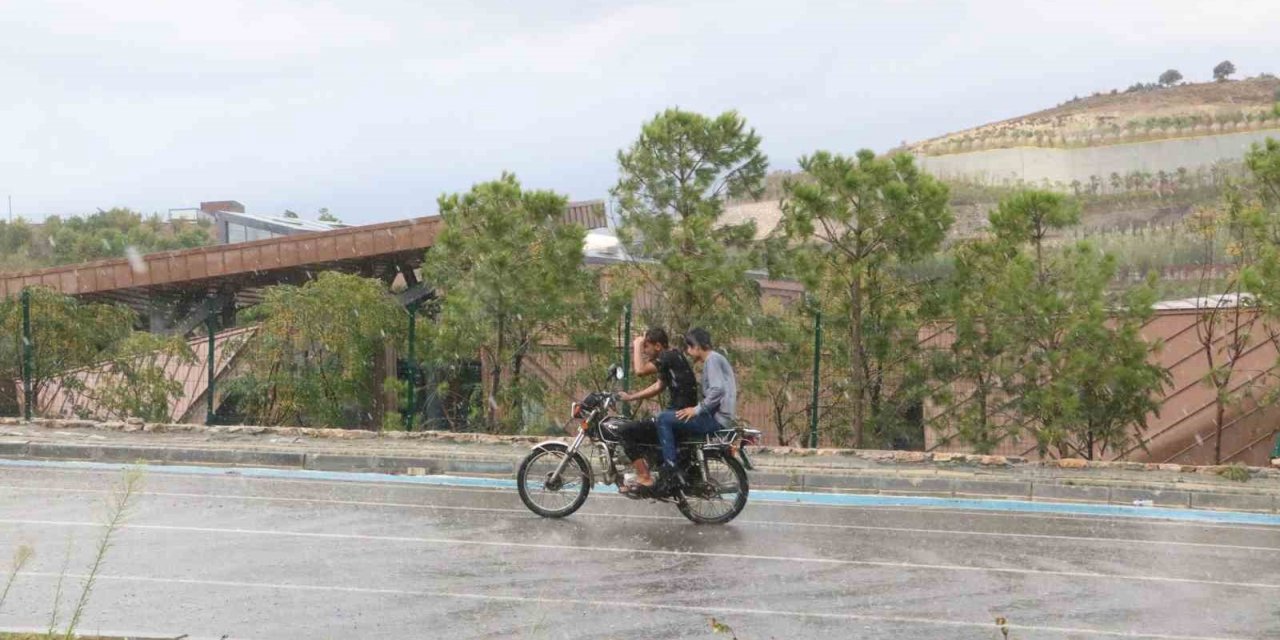 Antakya’da yağışlı hava etkisini gün boyu sürdürdü