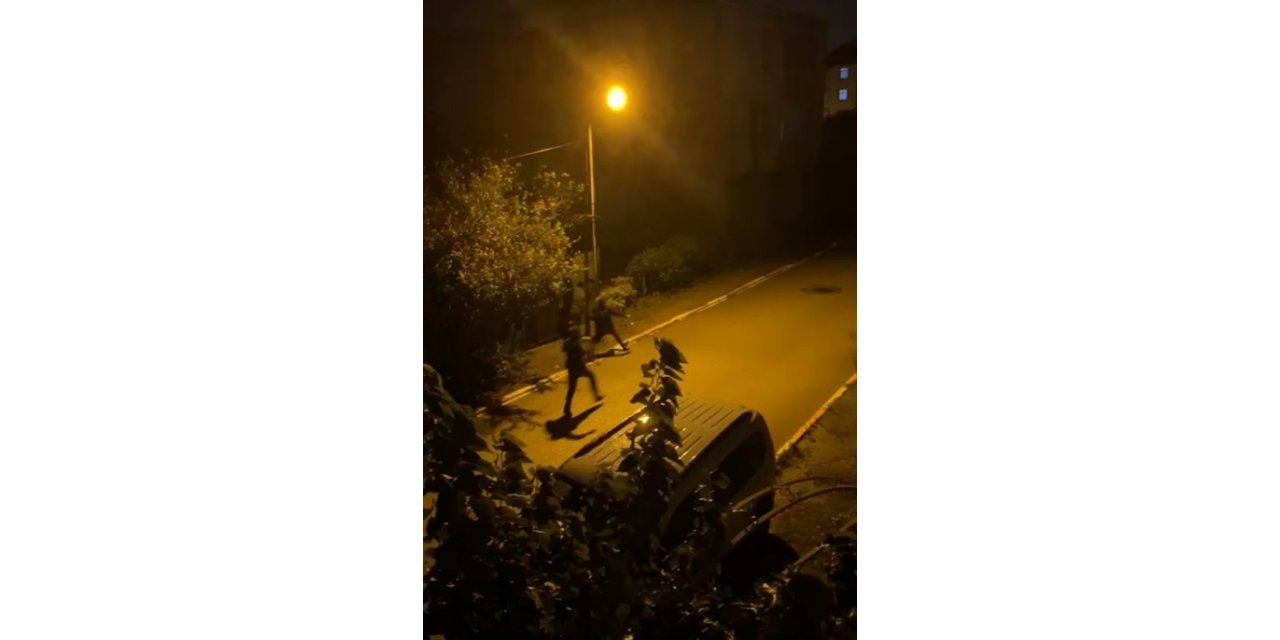 Sultanbeyli’de eve giren hırsız suçüstü yakalandı, o anlar kamerada